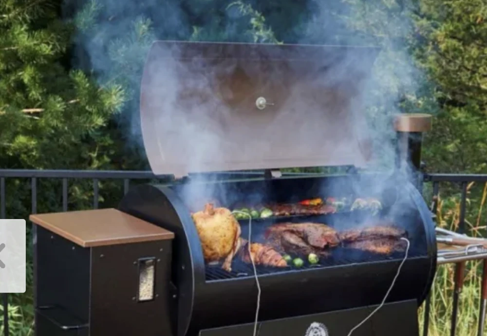 how does wood pellet grill work